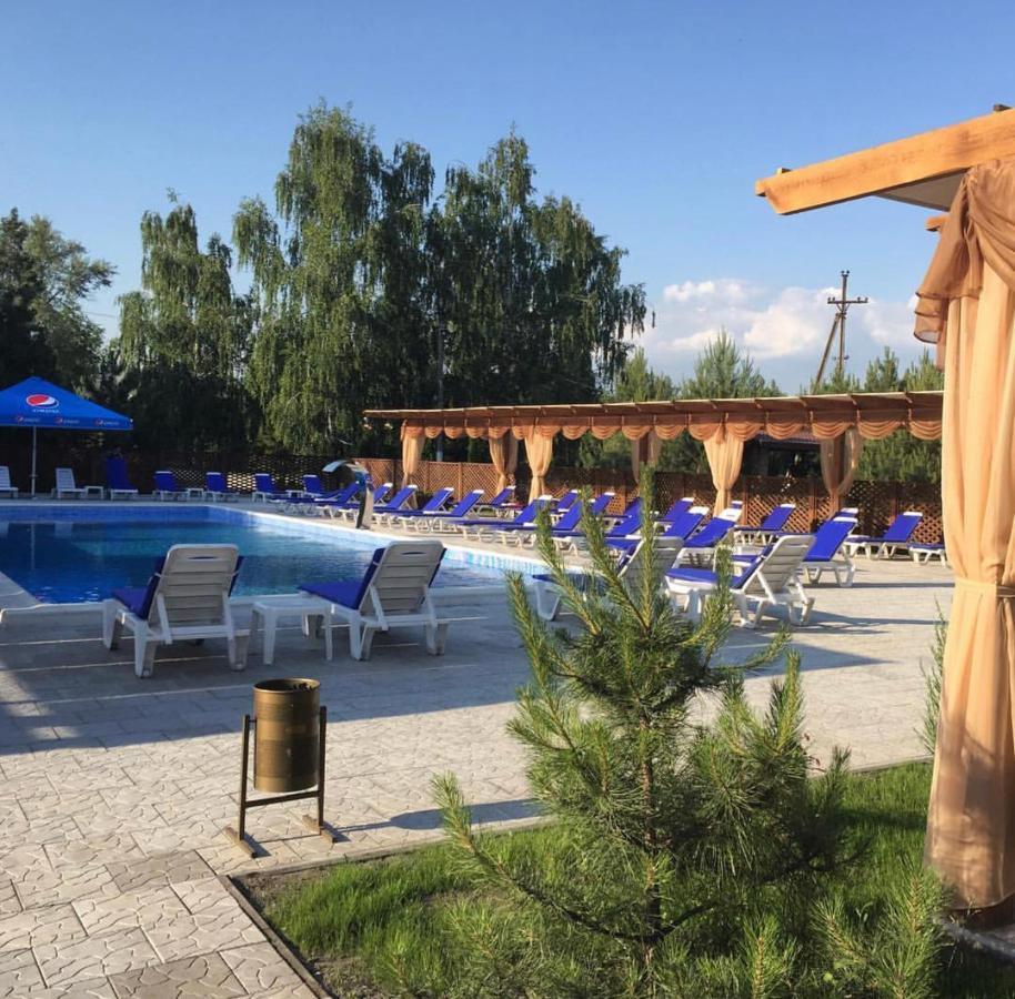 Relax Hotel - Restaurant Complex Novomoskovs'k Esterno foto